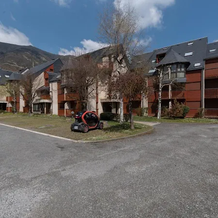 Apartament Chaleureux Pour 4 Pers. A Saint Lary Avec Balcon Et Parking - Fr-1-296-453